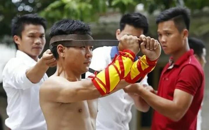 4 kiểu áo sơ mi dìm dáng, xỉn - Cảm hứng video marketing từ Hotspot Matrix